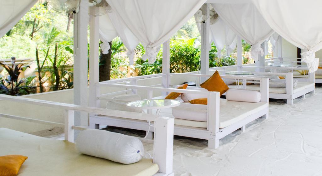 The Clematis Hotel Candolim Exterior photo