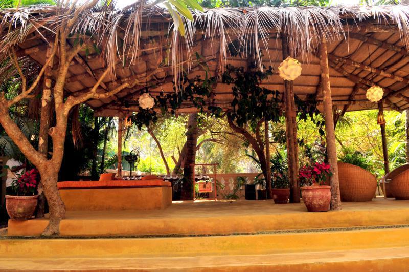The Clematis Hotel Candolim Exterior photo